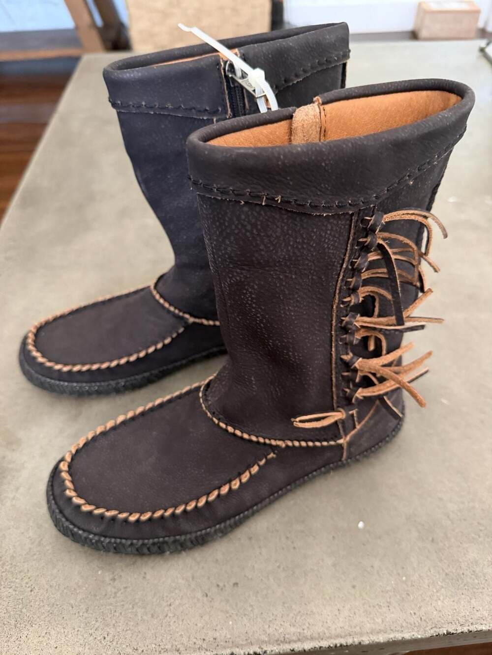 NEW UGG Hyland Black Leather Moccasin Boots with Fringe sz 5